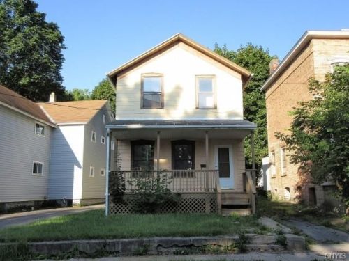 41 Jefferson St, Auburn, NY 13021-3243