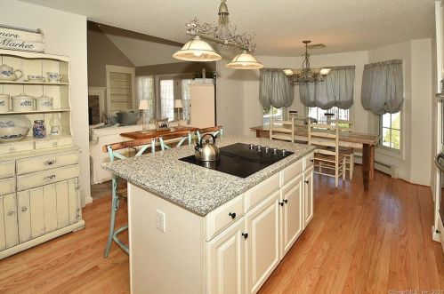 4 Lookout Lndg, Ellington CT  06029-2543 exterior