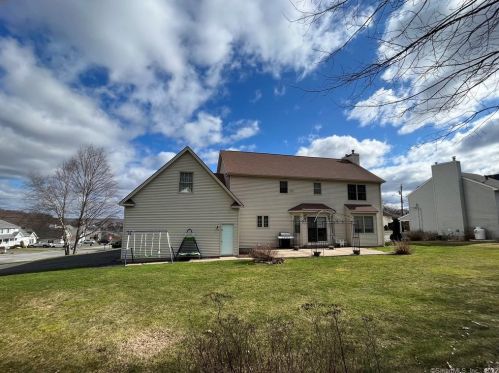251 Heritage Dr, Waterbury, CT 06708-1555