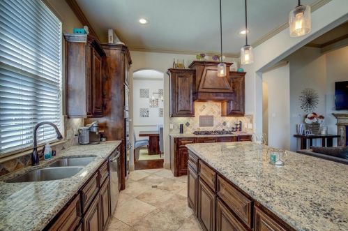 904 Lake Meadow Ln, Oak Point, TX 75068-8518