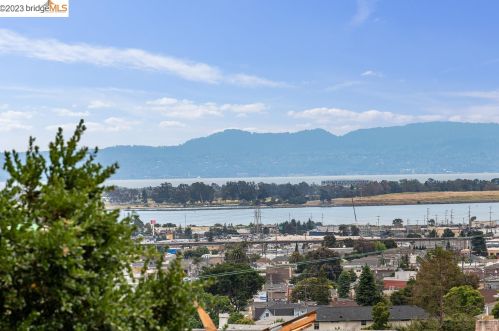 4817 Brookdale Ave, Oakland CA  94619-2510 exterior