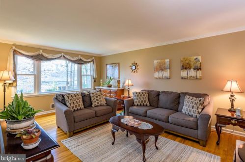 6986 Conservation Dr, Springfield, VA 22153-1013