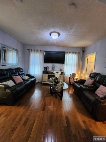 624 Madison Ave, Paterson NJ  07514-2820 exterior