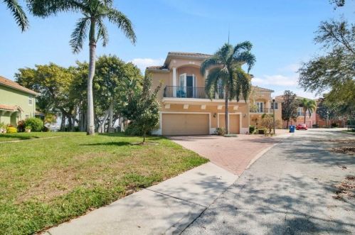 12 Mangrove Pt, Saint Petersburg, FL 33706-3801
