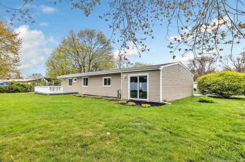 390 Marina Dr, Stratford CT  06614-2934 exterior