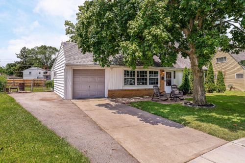 3933 Irwin Ave, Darbydale, OH 43123-2341