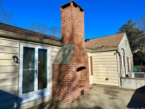 112 Housatonic Dr, Milford CT  06460-5034 exterior