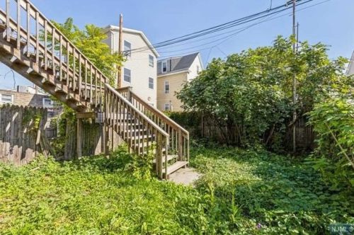 886 Broadway, Bayonne NJ  07002-3033 exterior