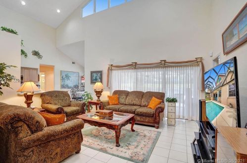 920 203rd Ave, Hollywood FL  33029-3439 exterior