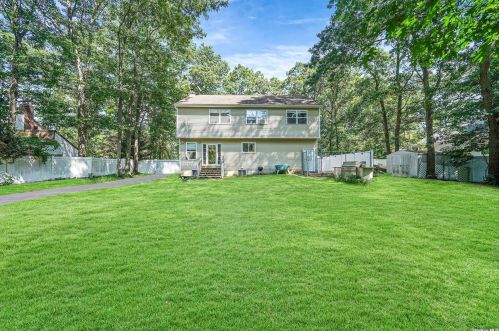 100 Woodlot Rd, Panamoka, NY 11961-1939