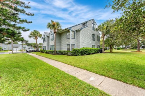 4880 Lake Waterford Way, Melbourne, FL 32901-8810