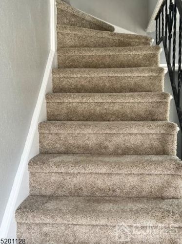 39 Paddock Ln, Willingboro, NJ 08046-2740