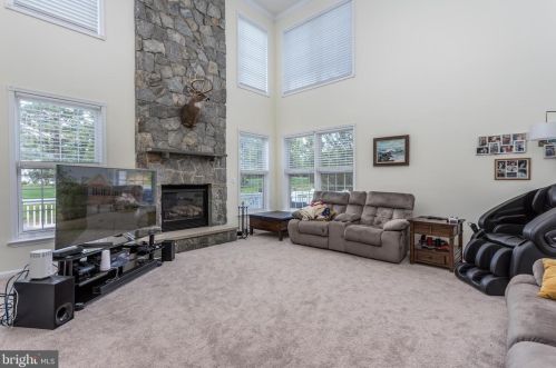 5800 Serengeti Ct, Haymarket VA  20169-3200 exterior