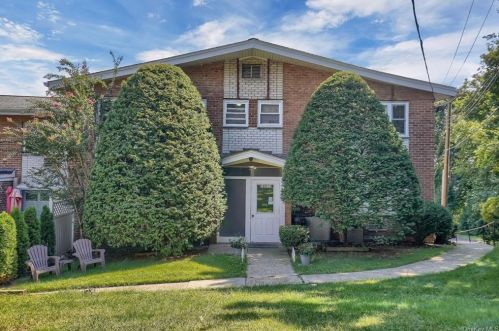 669 Pelham Rd, New Rochelle, NY 10805-1152