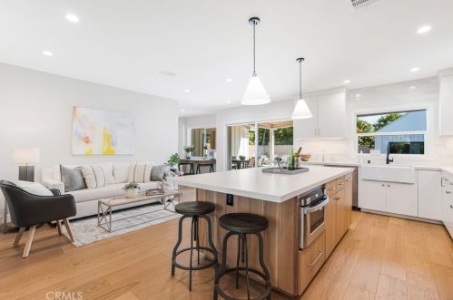 6464 Firmament Ave, Van Nuys CA  91406-6218 exterior