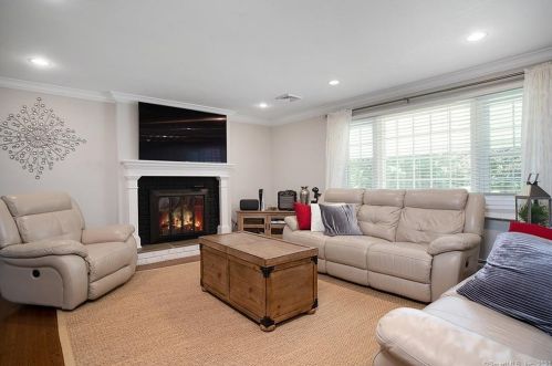 22 Longview Rd, Bridgeport, CT 06611-5411