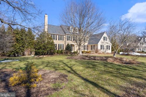 701 Strawbridge Ln, Wayne, PA 19087-2067