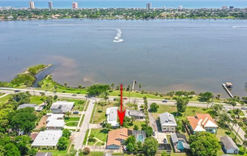 115 Sanrobar Dr, Daytona Beach, FL 32117-2811
