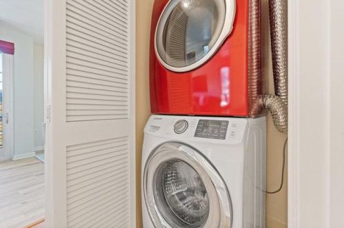 200 2nd St, Oakland CA  94607-4573 exterior