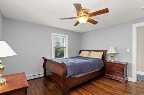54 Monroe St, Huntington CT  06484-6032 exterior