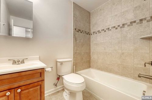 1807 Faulkner Ct, Mahwah NJ  07430-3491 exterior