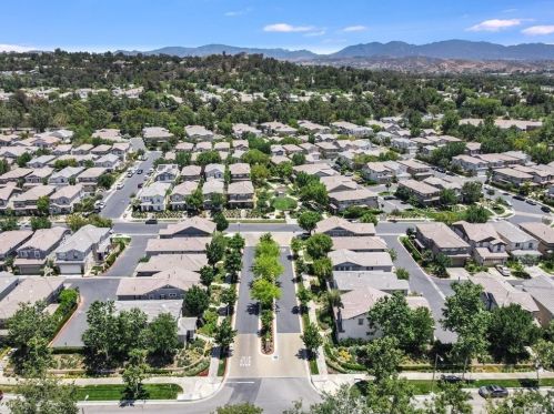 27390 Coldwater Dr, Santa Clarita, CA 91354-1864