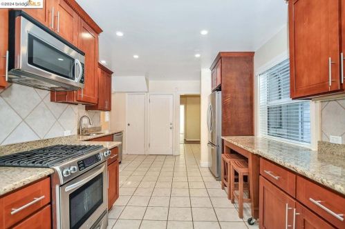 2 Sycamore Ct, West Pittsburg CA  94565-1633 exterior