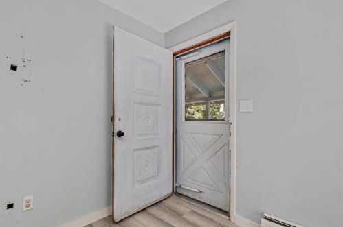 2 Teaberry Ln, Marthas Vineyard MA 02539-6821 exterior