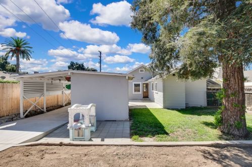 125 Gladstone St, San Dimas CA 91773-1828 exterior