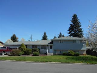 5813 Crestline St, Spokane WA  99208-2862 exterior