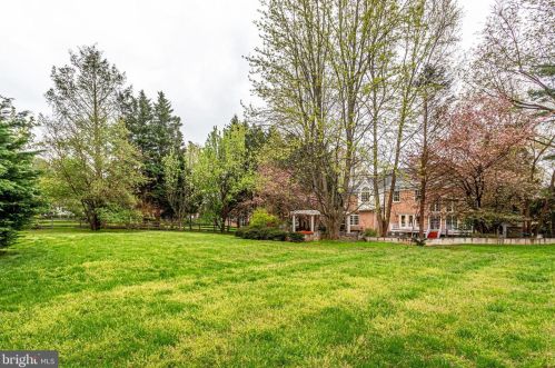 10108 Nedra Dr, Great Falls VA  22066-2835 exterior