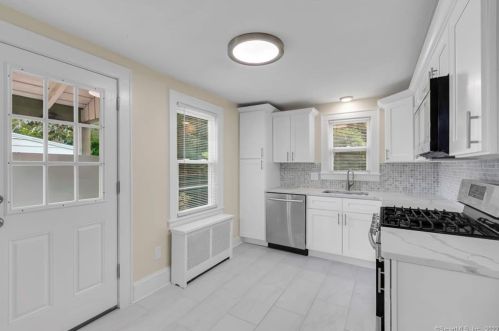 361 Middle Tpke, Manchester, CT 06040-4310