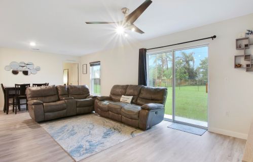 275 Ridgecrest Dr, Fort Pierce FL  34953-8305 exterior