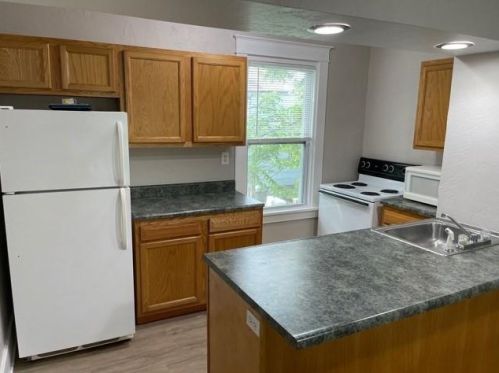97 Good St, Jeannette, PA 15644-3320