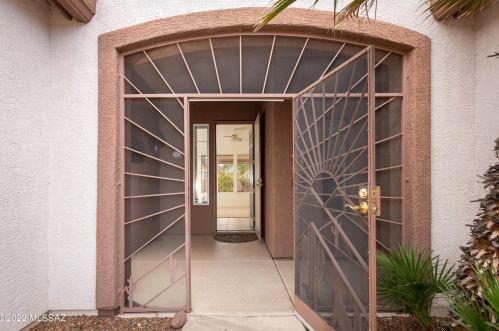 9941 Scarlet Ranges Ln, Tucson, AZ 85743-5229