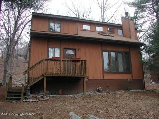 200 Manchester Dr, Bushkill PA  18324-8254 exterior