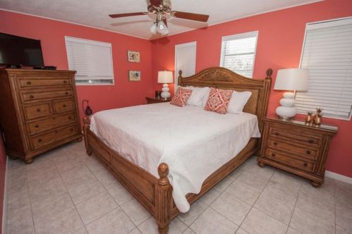 1791 Grouper Dr, Marathon, FL 33050-2964
