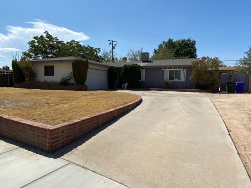 16215 Colina St, Victorville, CA 92395-3685