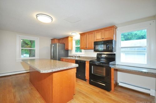 81 Pierson Ln, Windsor CT  06095-2000 exterior