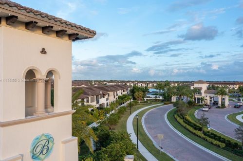 9374 33rd Ln, Hialeah, FL 33018-1758