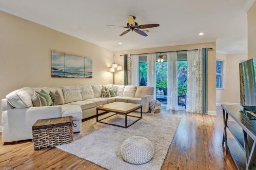 12607 Biscayne Ct, Naples FL  34105-4935 exterior