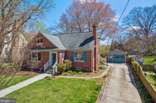 218 Midvale St, Falls Church, VA 22046-3509