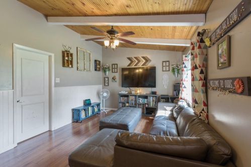 502 Avalon Dr, Dyer, IN 46311-1514
