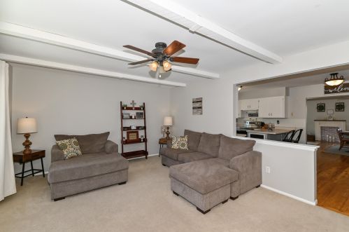 1758 Blackhawk Trl, Waukesha, WI 53186-6905