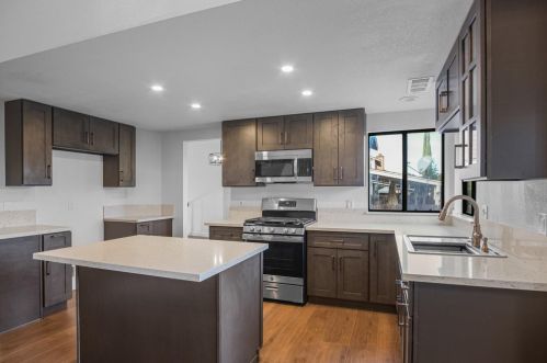 2021 Orangeburg Ave, Modesto CA  95350-3741 exterior