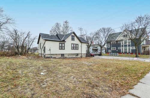 505 Clarke St, Milwaukee WI  53212-2922 exterior