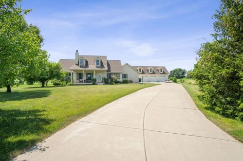 662 Windy Oak Cir, Hebron, IN 46341-9773