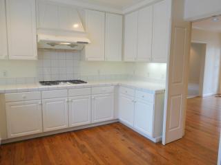 1086 El Monte Ave, Mountain View CA  94040-2354 exterior