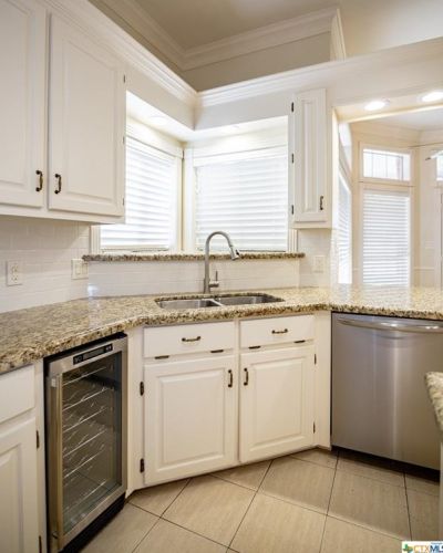 410 Charleston Dr, Victoria TX 77904-3830 exterior