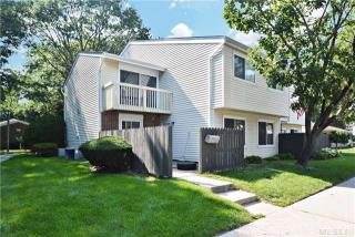 216 Springmeadow Dr, Holbrook, NY 11741-4138